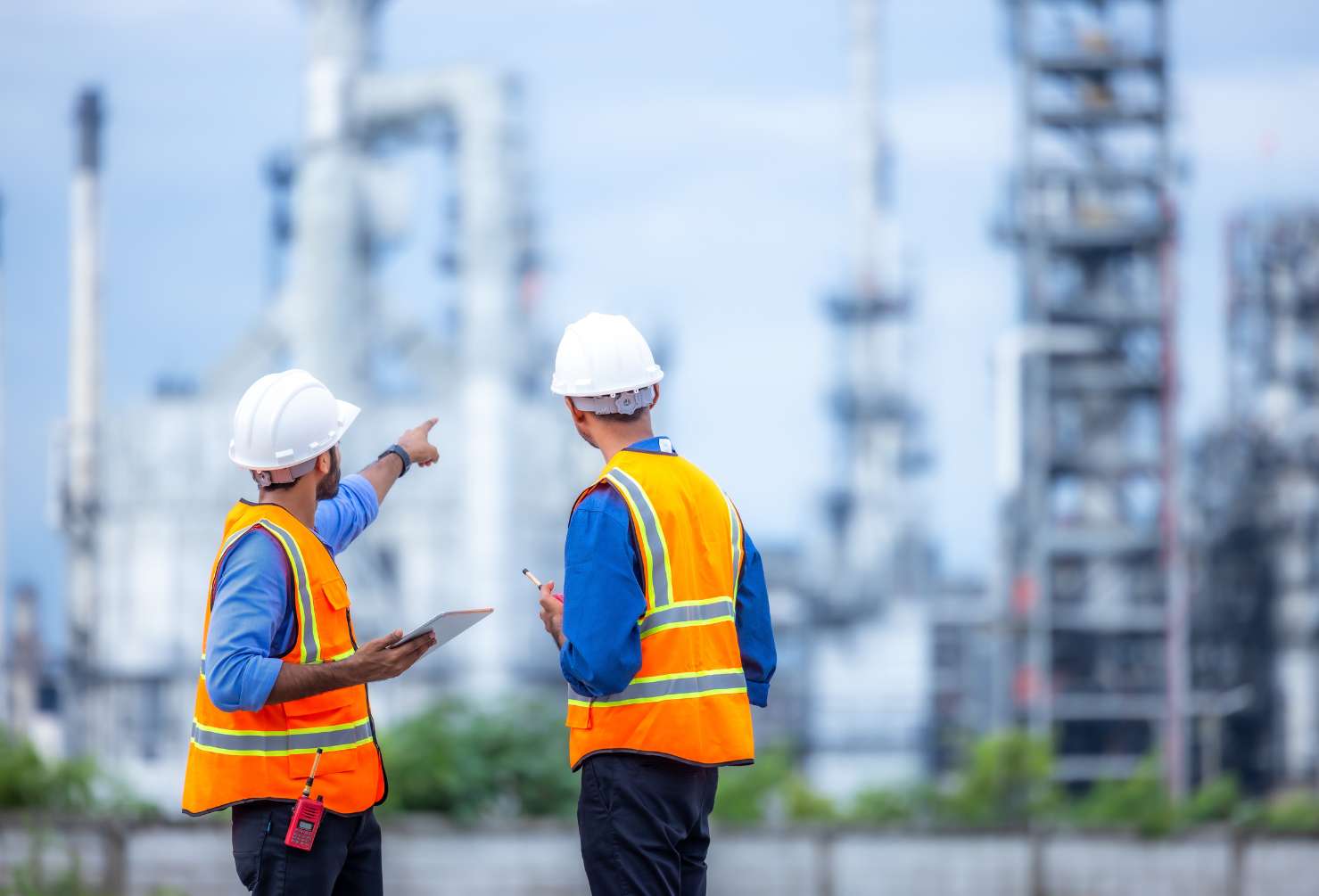 Enxgy-Blog-Building-Strong-Oil-And-Gas-Crews Industrial engineer discuss project strategy industrial oil refinery site digital technology, Teamwork engineer innovation collaborating energy facility digital technology oil refinery, Smart industry
